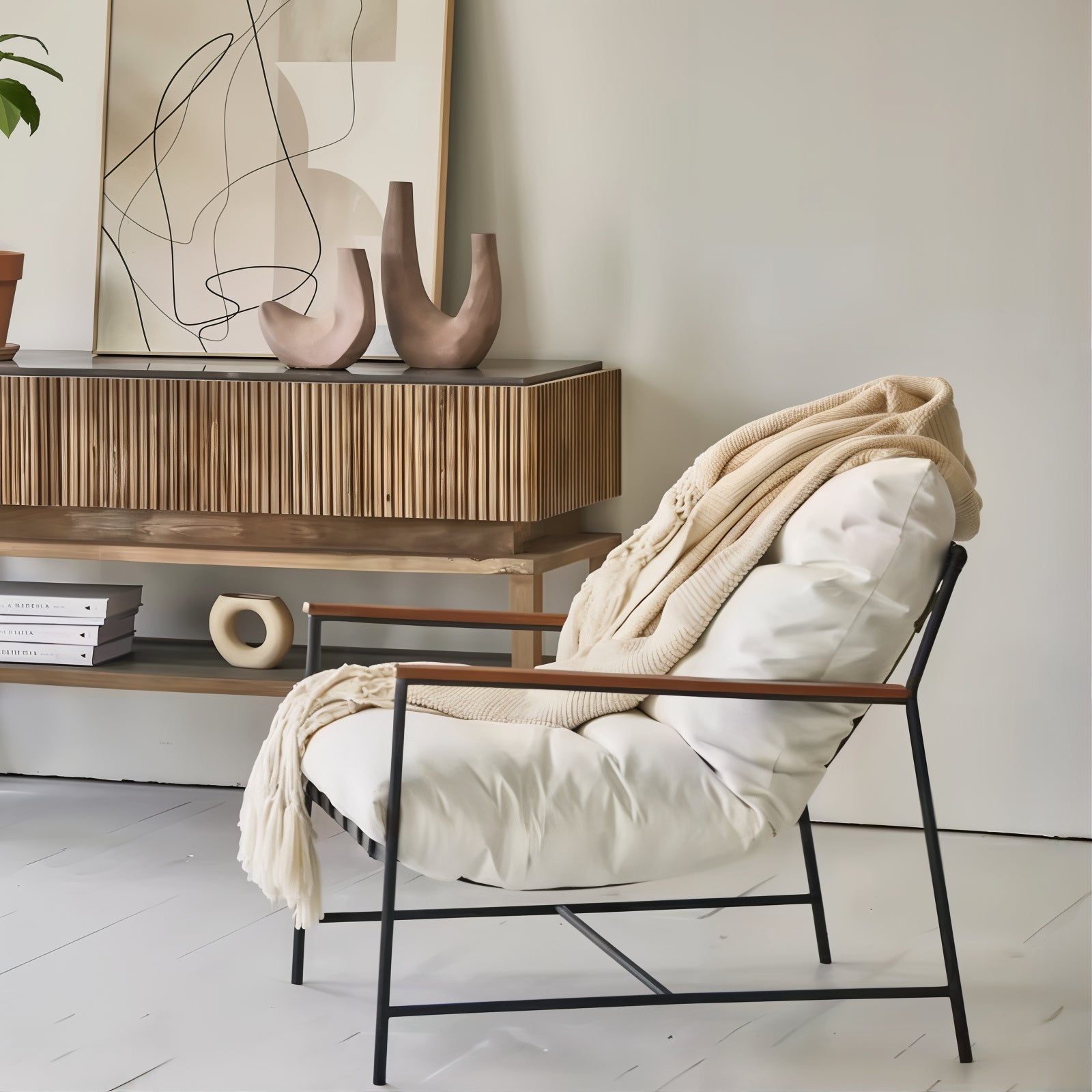 SIGRID CHAIR