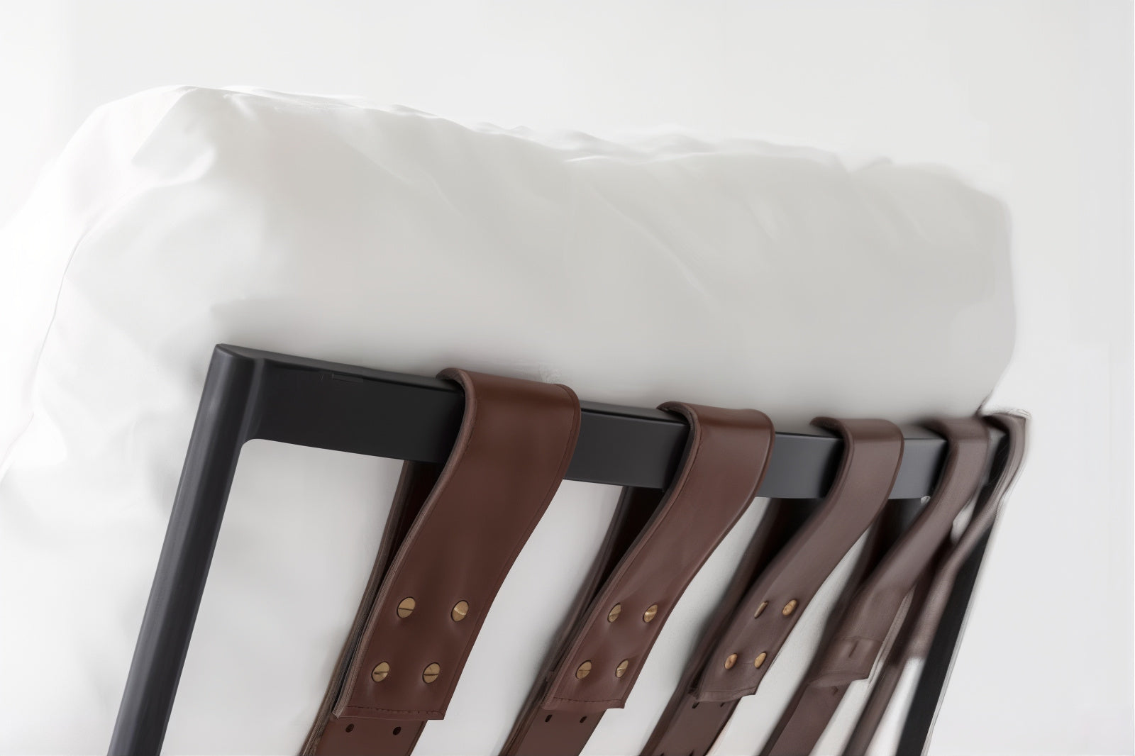 SIGRID CHAIR