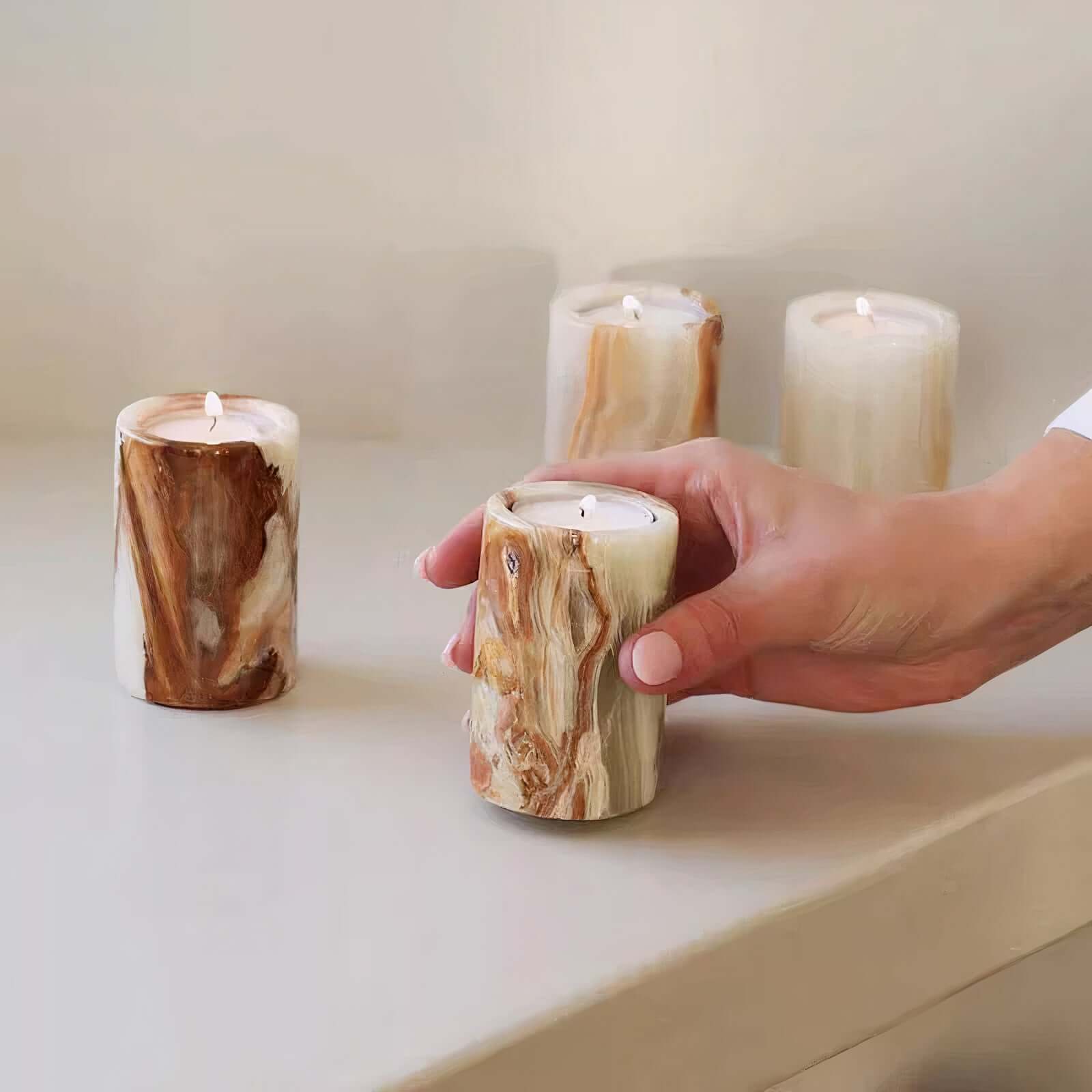 GUSTA CANDLE HOLDER