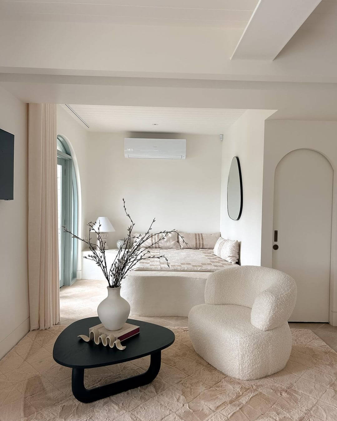 SIANI ARMCHAIR