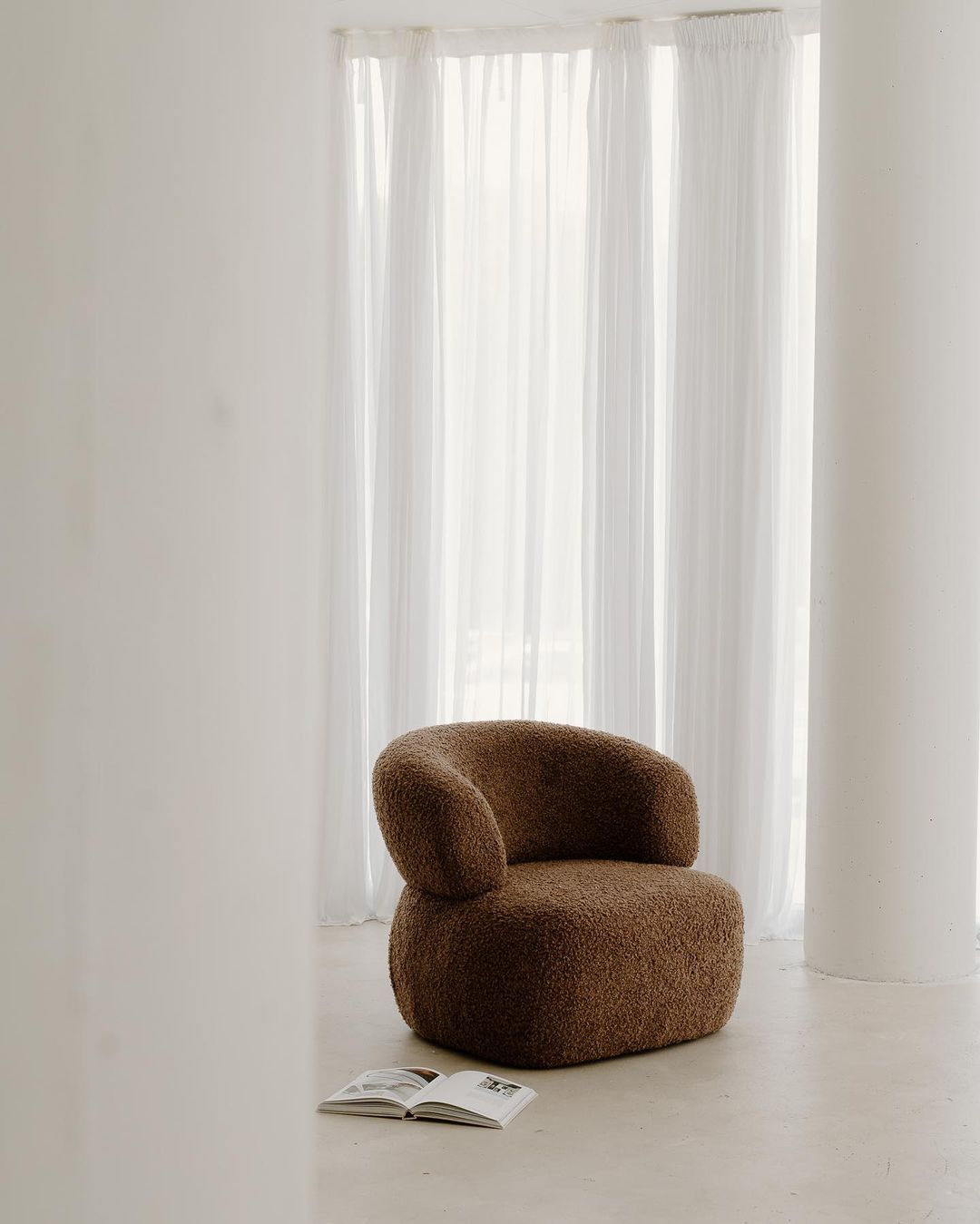 SIANI ARMCHAIR