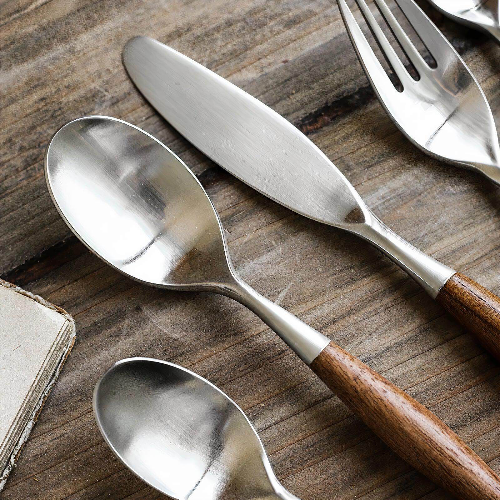 LUZ FLATWARE